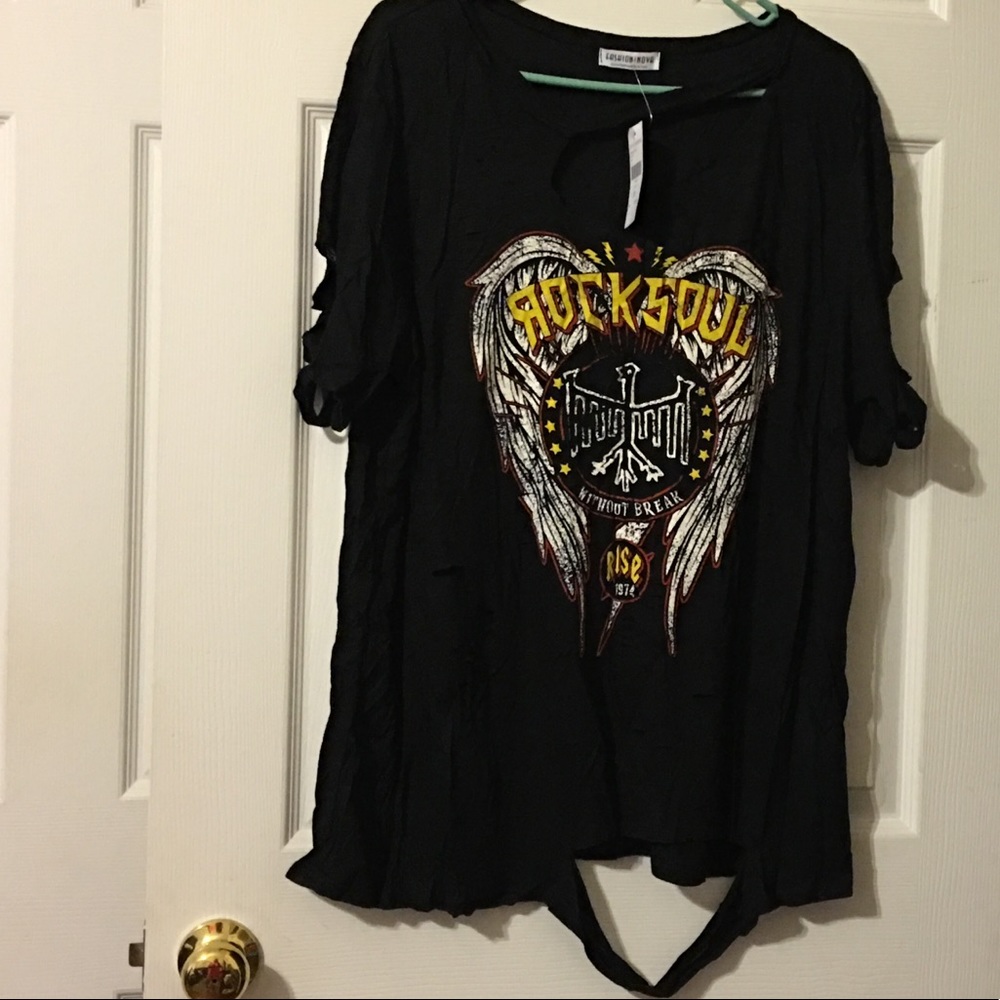 Fashion Nova distressed t-shirt!!!!